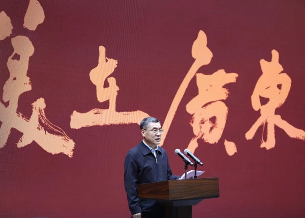 香港三级片
党组书记、厅长汪一洋致辞.jpg
